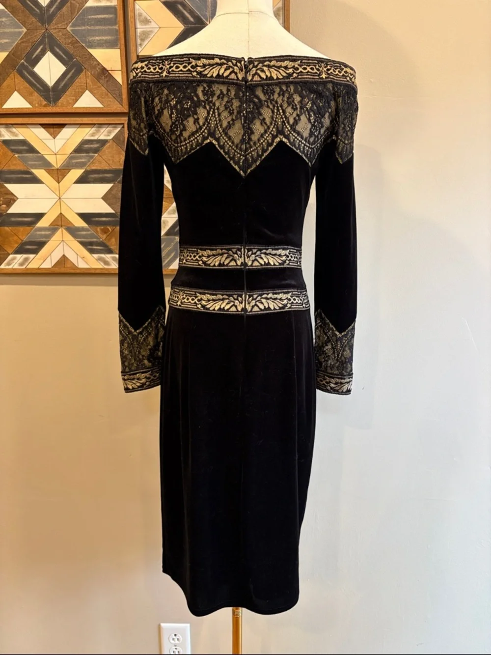 Tadashi Shoji Black Velvet Lace Long Sleeve Off-Shoulder Dress size 0 - Picture 5 of 12